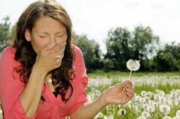 RINITE ALLERGICA: L’AFFRONTANO MEGLIO LE DONNE