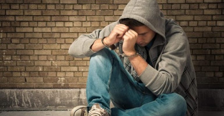 Adolescenti: terra di nessuno, tra abusi e violenze