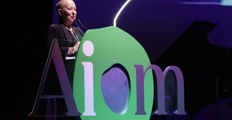 Tumore al seno: Carolyn Smith testimonial della Campagna AIOM per i test genomici