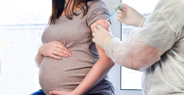 Vaccinazione in gravidanza: cosa ne sanno le donne